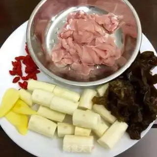 Make Whispered meat soup step 2