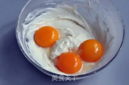 Make Strawberry cream cake box step 4