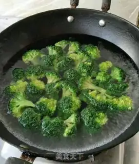 Make Shrimp broccoli step 1