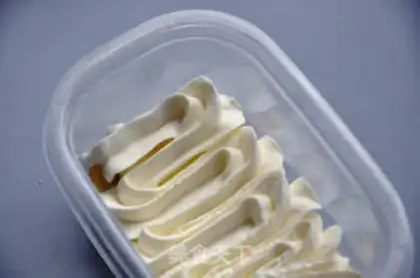 Make Strawberry cream cake box step 17