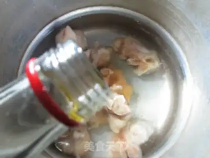 Make Tofu-curd pig hoof soup step 2