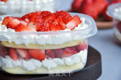 Make Strawberry cream cake box step 19