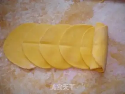 Make Pumpkin rose buns step 5