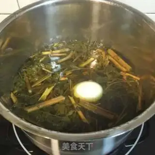 Make Eggs boiled with weeds step 4