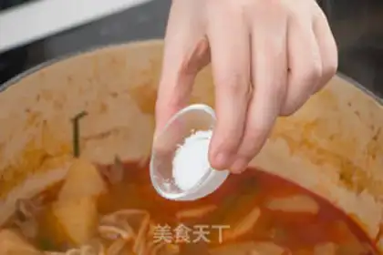 Make Korean chili radish soup step 5