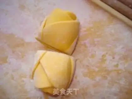 Make Pumpkin rose buns step 7