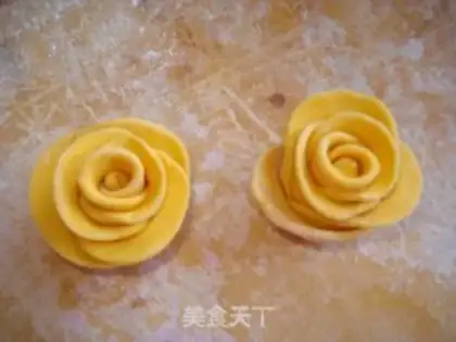 Make Pumpkin rose buns step 8