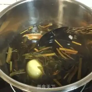 Make Eggs boiled with weeds step 6