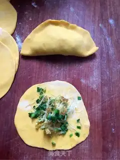 Make The golden pickle box step 13