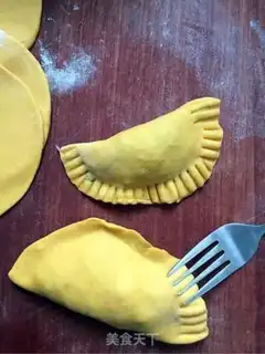Make The golden pickle box step 14