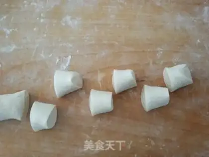 Make Pyramid prawn box step 8