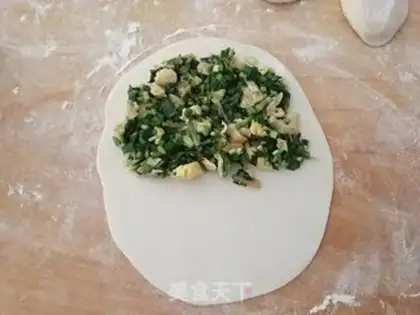 Make Pyramid prawn box step 9