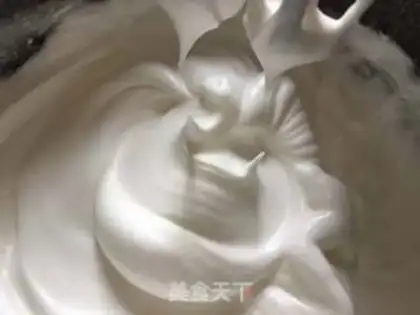 Make Strawberry cream cake step 5