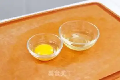 Make Three colored tofu fans steamed eggs step 2