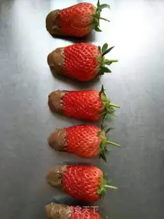 Make Chocolate strawberries step 3