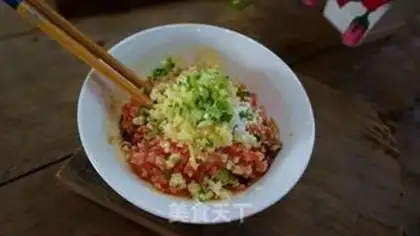 Make A cold-skinned egg and a golden needle mushroom step 2