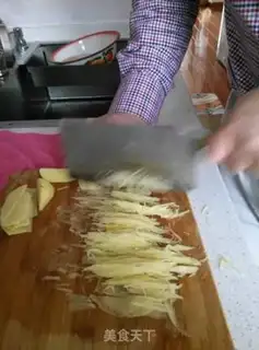 Make Shrimp fried potatoes step 1