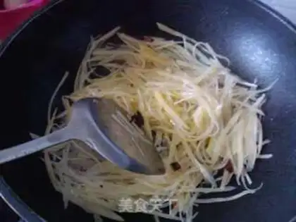 Make Spicy potatoes step 1