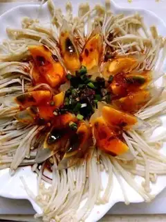 Make A cold-skinned egg and a golden needle mushroom step 9