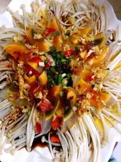 Make A cold-skinned egg and a golden needle mushroom step 11