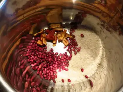 Make Red bean date congee step 0