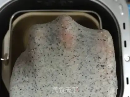 Make The soup grows Mickey black sesame bread step 3