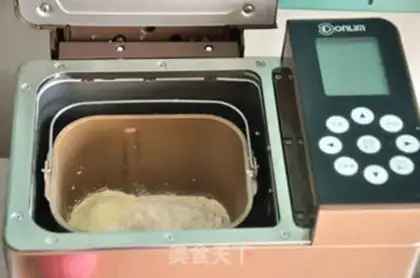 Make Light cream coconut rolls step 1