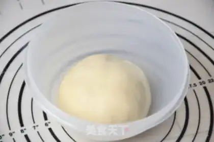 Make Light cream coconut rolls step 3