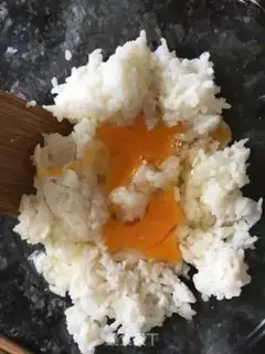 Make Egg rice cake step 1