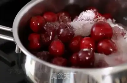 Make Cherry crepes step 0
