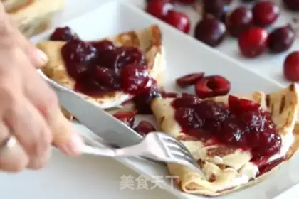 Make Cherry crepes step 3