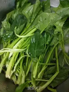 Make Five-cowball spinach soup step 0