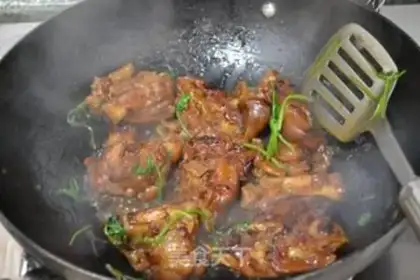 Make Spicy pig hoof step 8