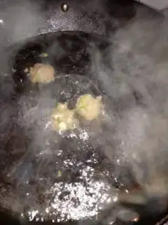 Make Five-cowball spinach soup step 3