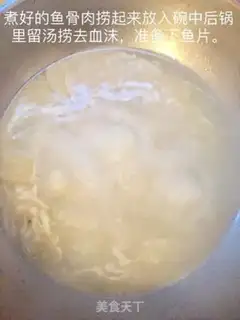 Make Sour soup boiling fish step 7