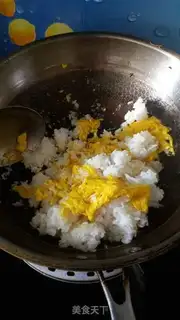 Make Egg fried rice step 1