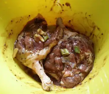 Make Black pepper steak, duck leg step 3