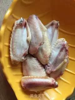 Make The honey is on the wings step 0