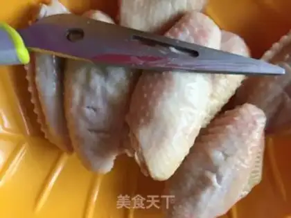 Make The honey is on the wings step 1