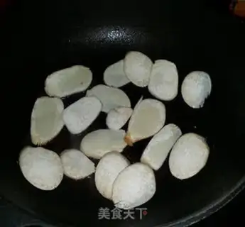Make Autumn fried apricot mushroom step 3