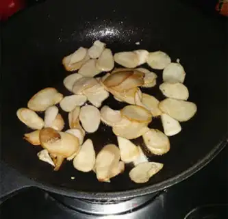 Make Autumn fried apricot mushroom step 4