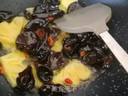 Make Pineapple fried wood step 9