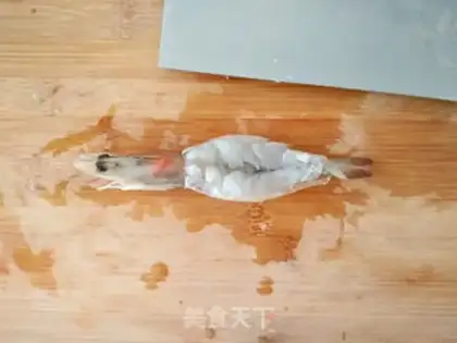 Make A garlic fan with a shrimp back step 2