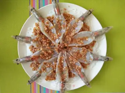 Make A garlic fan with a shrimp back step 5