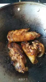 Make Soybean peanut stew pig feet step 1