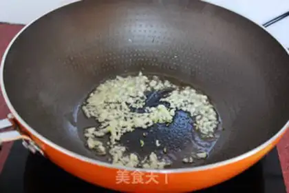 Make Garlic fried rice step 3
