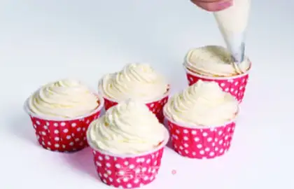 Make Grenade cake step 5