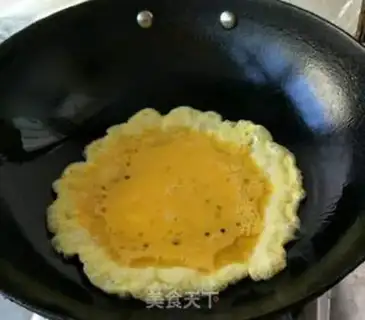 Make Tomato fried eggs step 2
