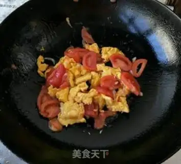 Make Tomato fried eggs step 4