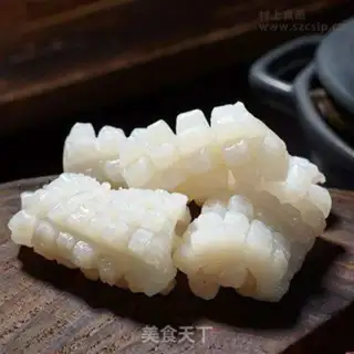 Make Spicy sauce and squid flowers step 0